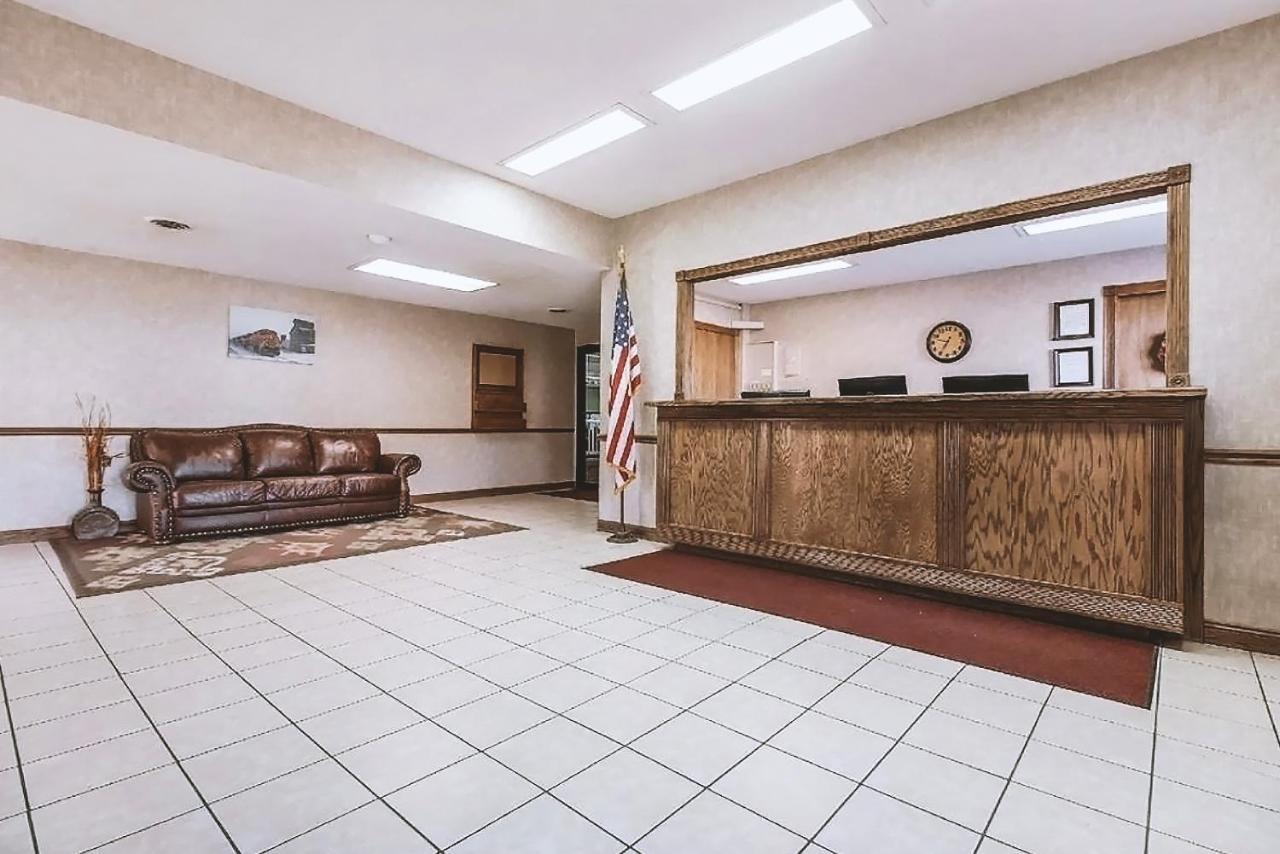 Sky-Palace Inn & Suites Mccook Exterior foto